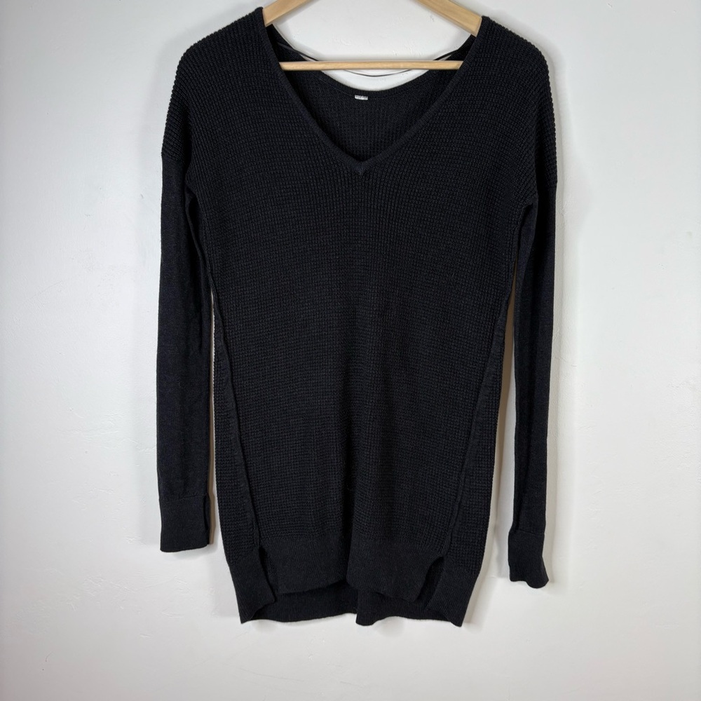Lululemon The Sweater Life Knit Waffle Sweater Gray Size 4 V neck
